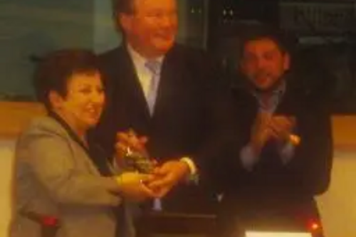 Shirin Ebadi receives the Prize for Freedom from Hans van Baalen (centre) watched by LI secretary general Emil Kirjas